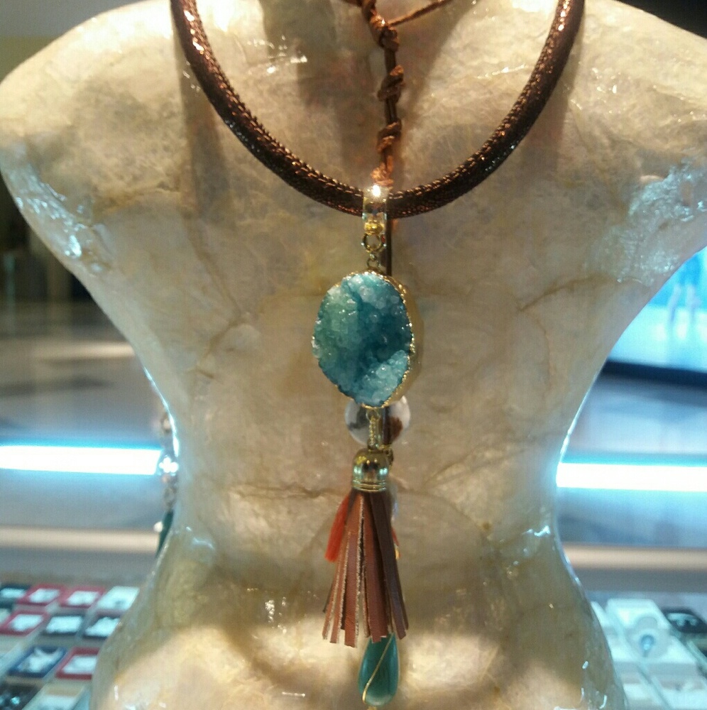 Necklace with druzzy
