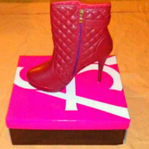 New burgundy faux leather booties - Picture 3 of 4