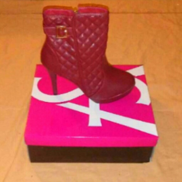 New burgundy faux leather booties - Picture 4 of 4