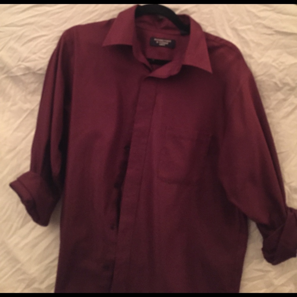 15$ sale Roundtree & yorke collar button- up