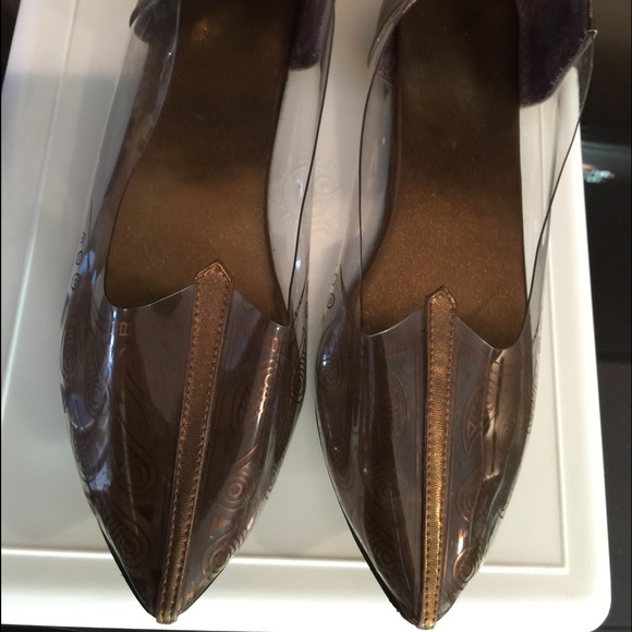 One of a kind slip-ons flats in copper color. - Picture 2 of 4