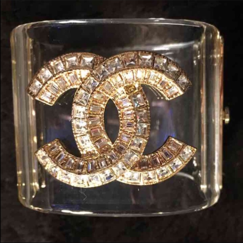 Chanel bracelet with logo bag
