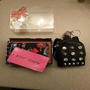 Brand new Betsey wallet