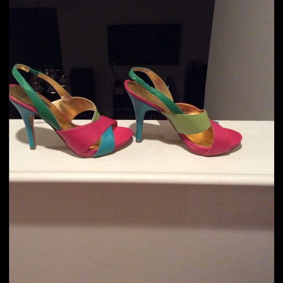 Tri-Color Classy Sandals - Picture 2 of 4