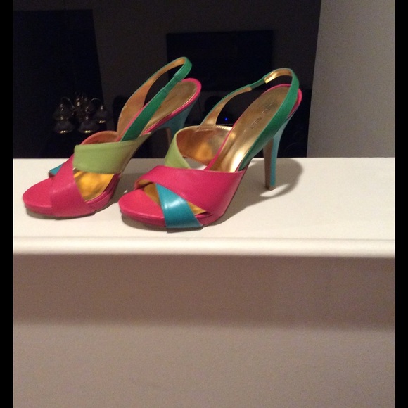 Tri-Color Classy Sandals - Picture 3 of 4