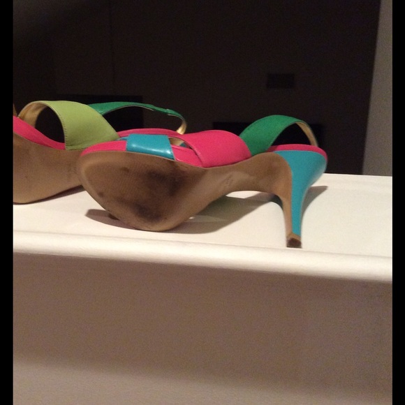 Tri-Color Classy Sandals - Picture 4 of 4