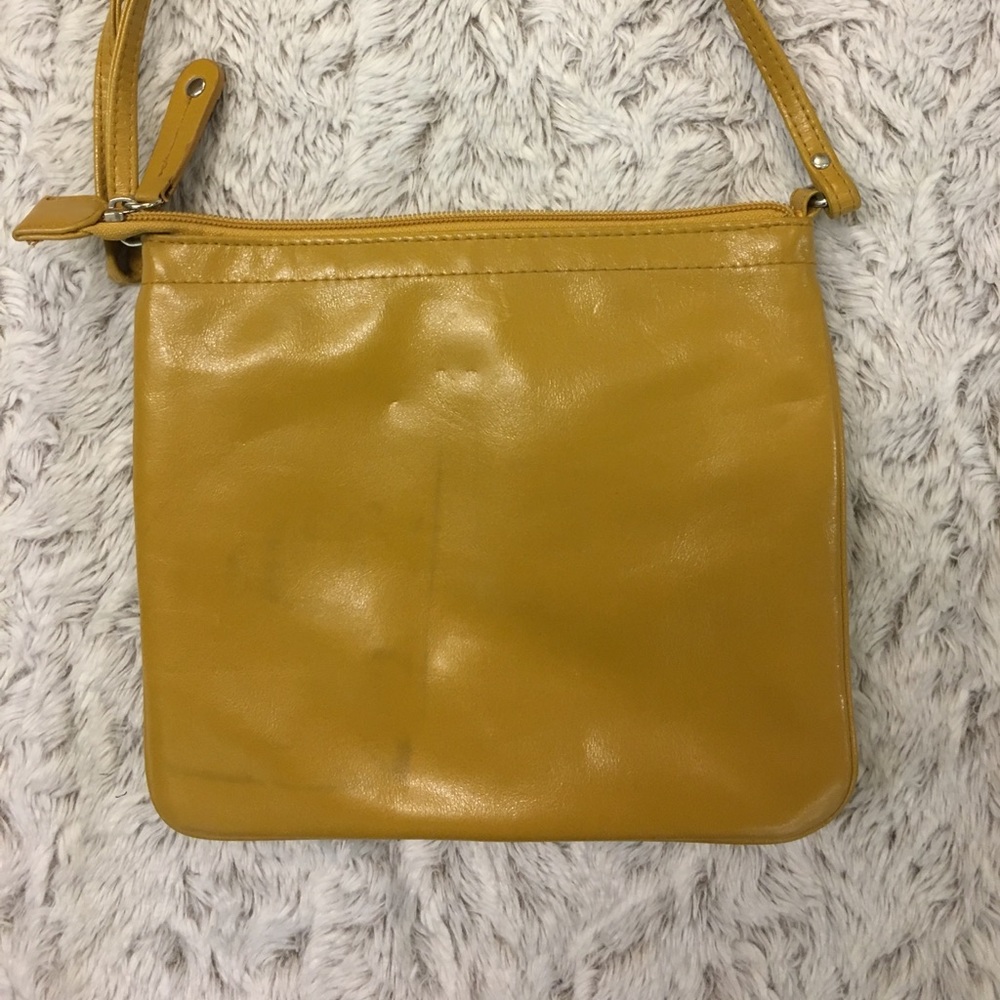 ⭐️ Mustard Yellow Crossbody Bag ⭐️ - Picture 3 of 7