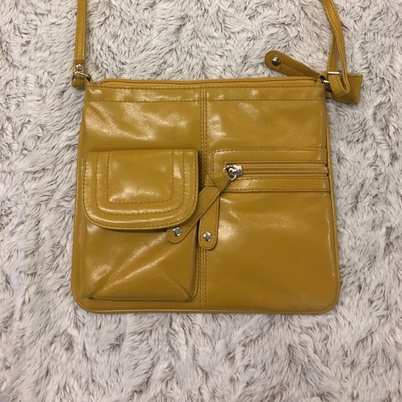 ⭐️ Mustard Yellow Crossbody Bag ⭐️ - Picture 2 of 7