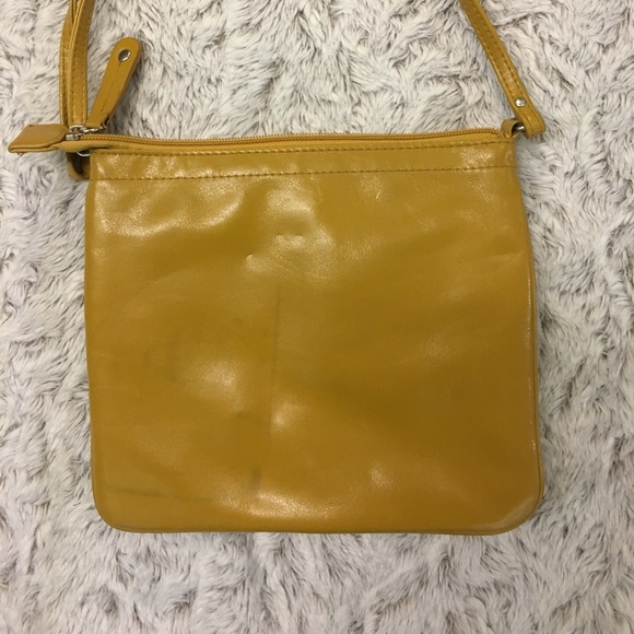 ⭐️ Mustard Yellow Crossbody Bag ⭐️ - Picture 3 of 7