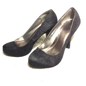 Black lace pump stilettos