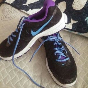 Nike tennis shoes