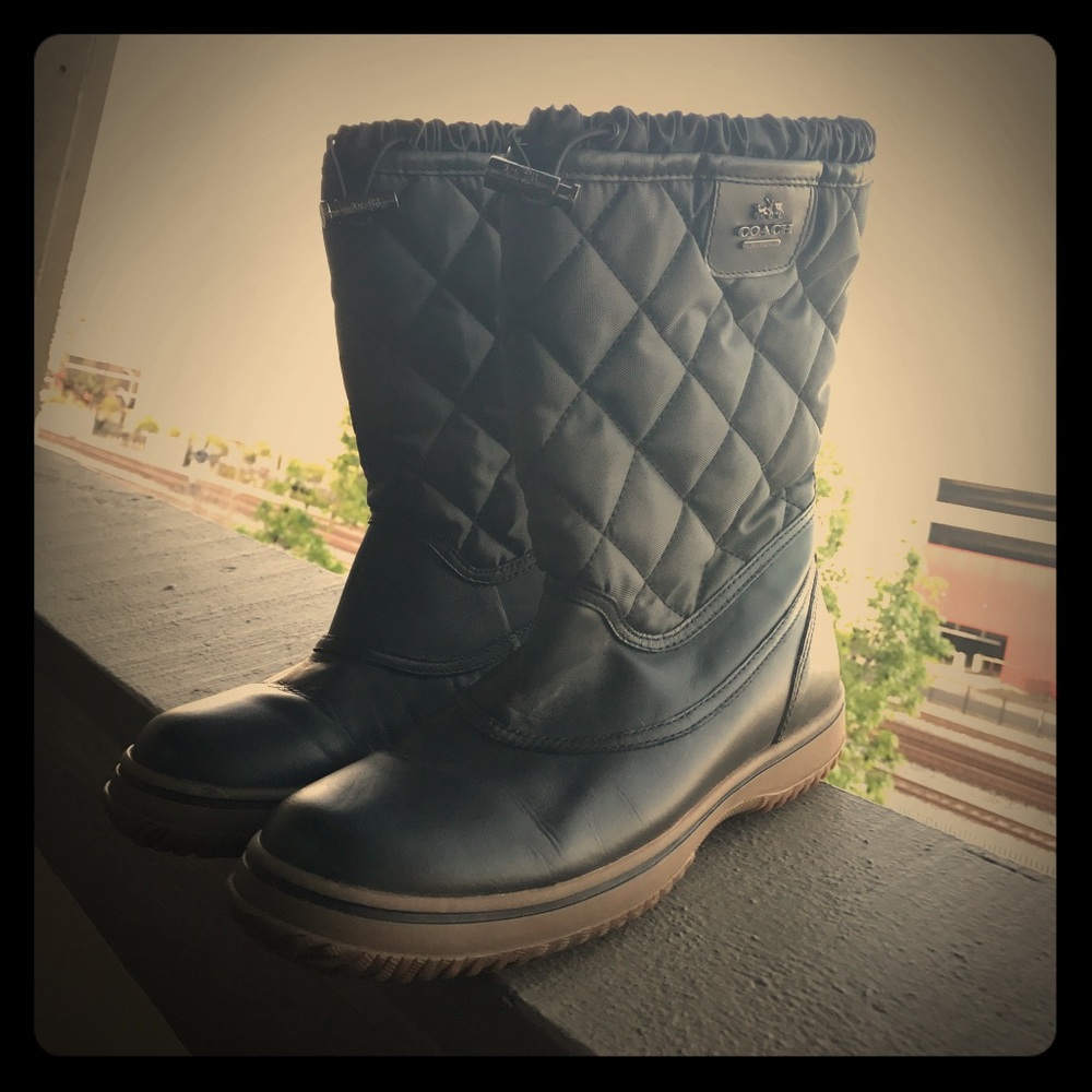 Authentic Samara Coach snow boots