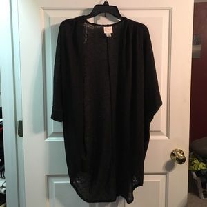 Long blackish grey short sleeved cardigan