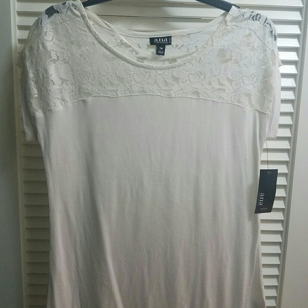 NWT ana White Lace Detail Short Sleeve Top Petite