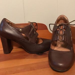 Clarks lace up pumps