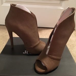 (SOLD ON ANOTHER SITE)Taupe Peep-toe heels