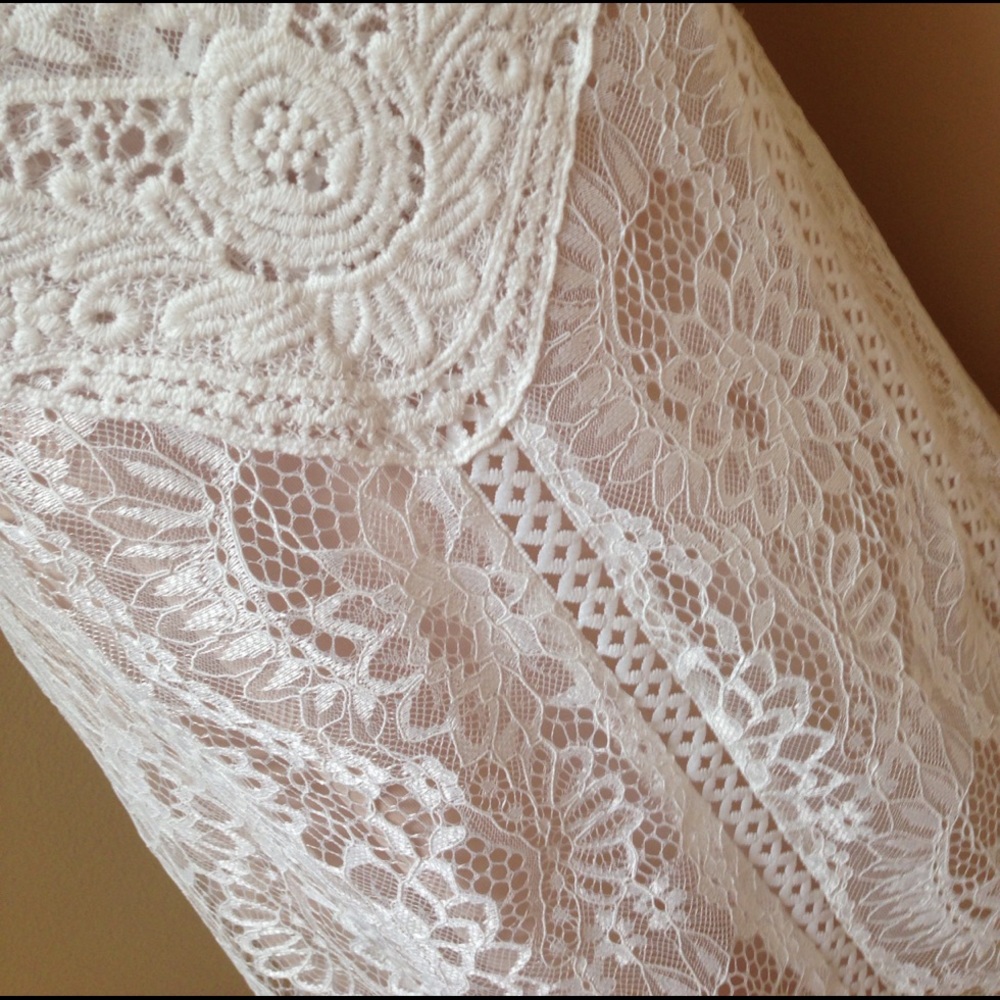 Beautiful Lace Dress - Picture 3 of 3