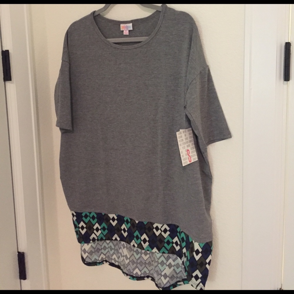 LuLaRoe Irma - fitted sleeves high low top