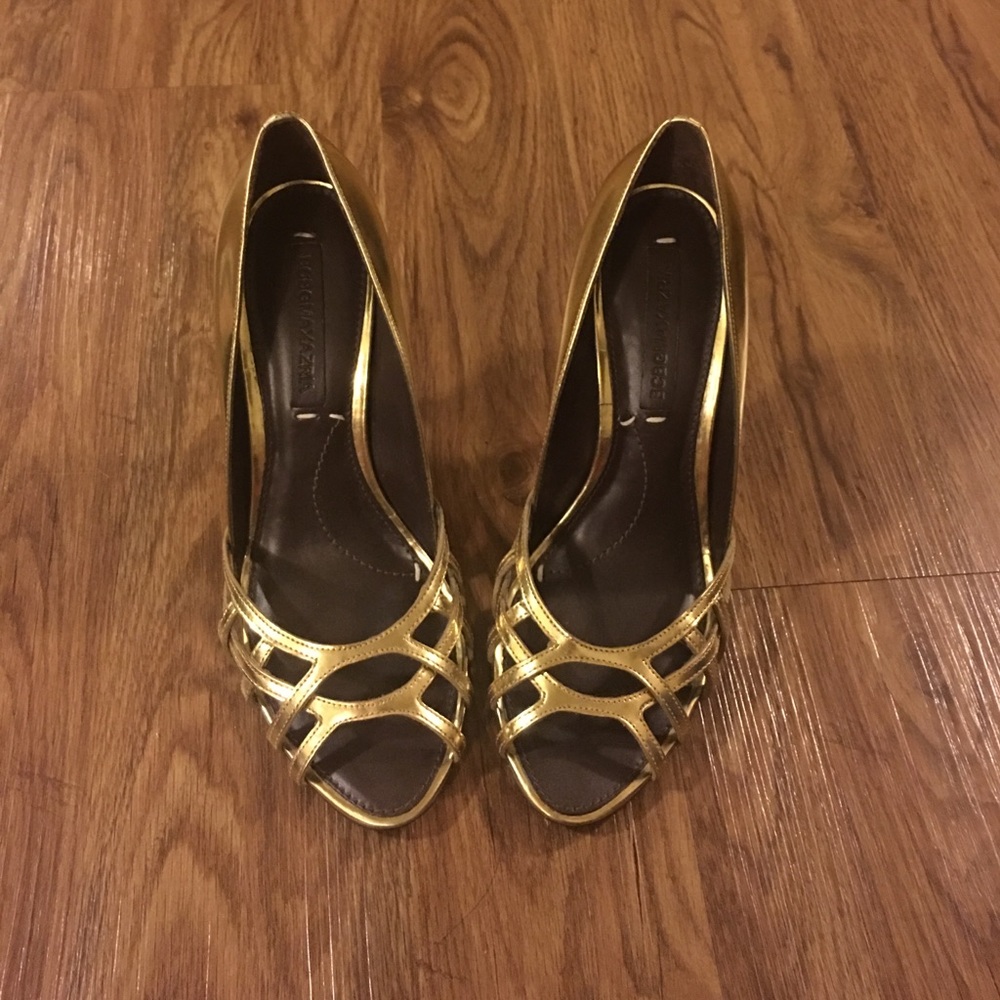 BCBG MAXAZRIA gold metallic heels never worn!