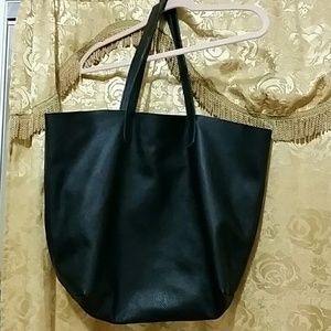 Cuyana tote bag in black