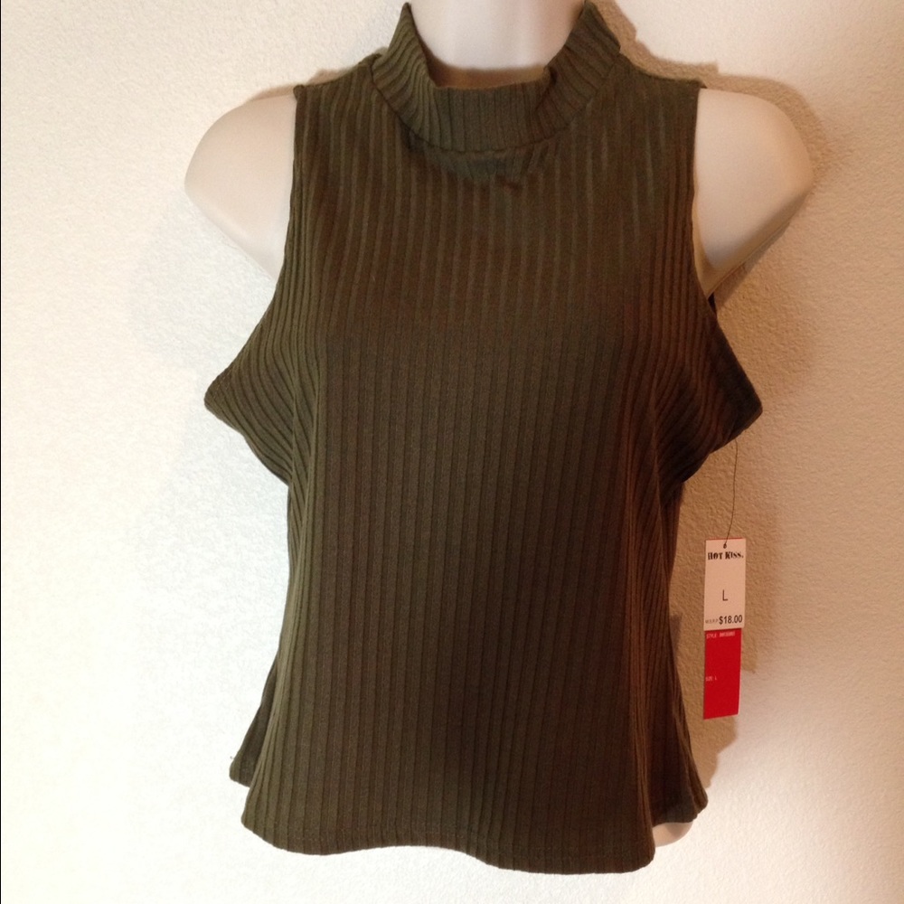 Sleeveless, green turtleneck top