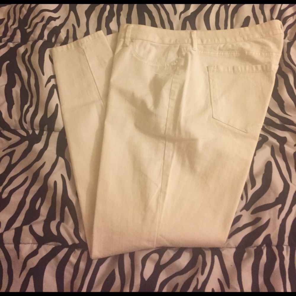 Jessica Simpson kiss me super skinny white jeans