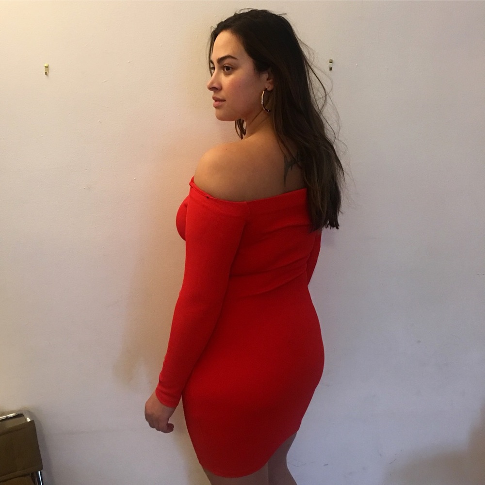 Off-the-shoulder hot red bodycon dress