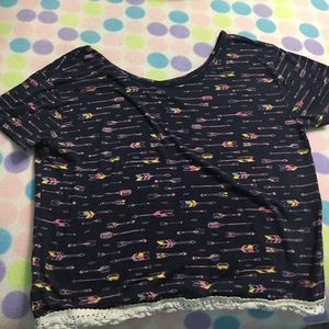 Arrow Design t shirt