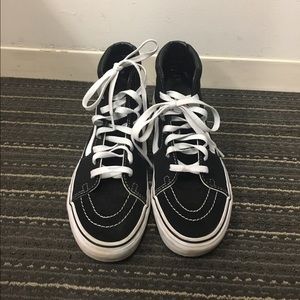 Barely worn Vans classic black low tops, 8.5
