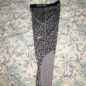 1 hour sale !!🎉Nike pro workout leggings