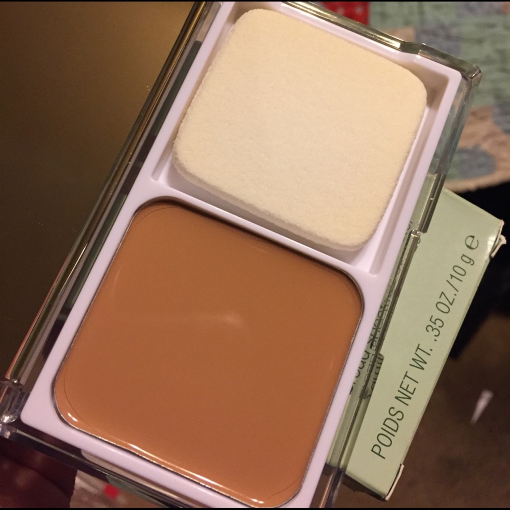 NIB Moisture Surge Light/ Medium CC Cream Compact