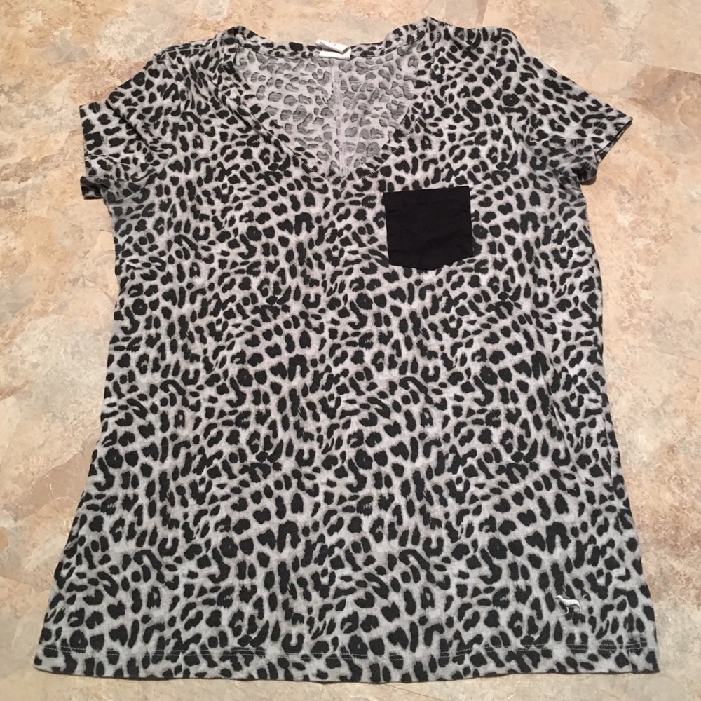 💕PINK VS Leopard print v neck with black pocket💕