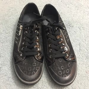 Guess patent leather and logo sneakers