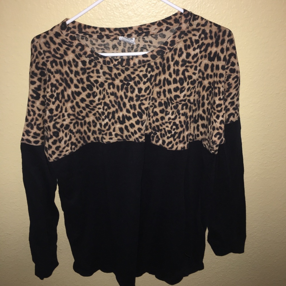 VS Pink Cheetah/Black long sleeve top