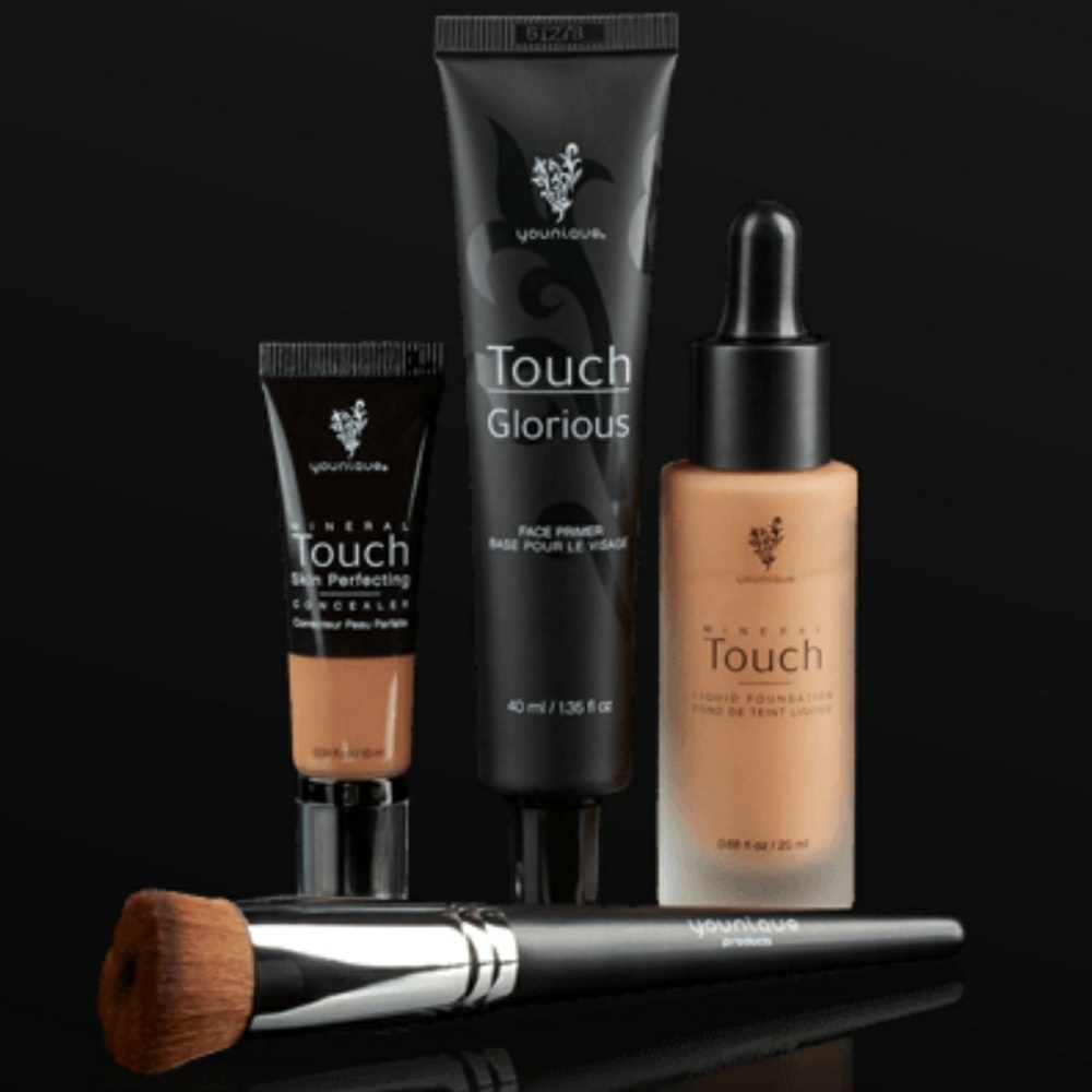 Primer, liquid foundation, concealer, brush
