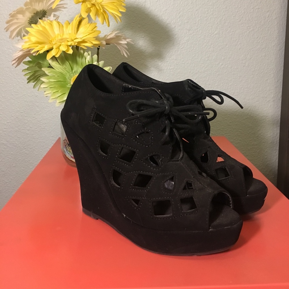 Caged Cutout Platorm Wedge
