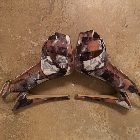 Adorable platform heels - Picture 5 of 8