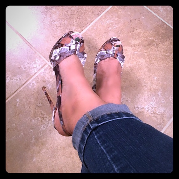 Adorable platform heels - Picture 1 of 8