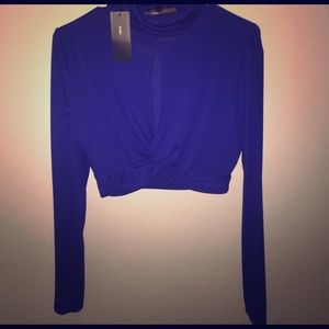 BCBG Long sleeve crop top with key hole and choker