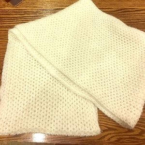 Off-white infinity scarf with little sparkle