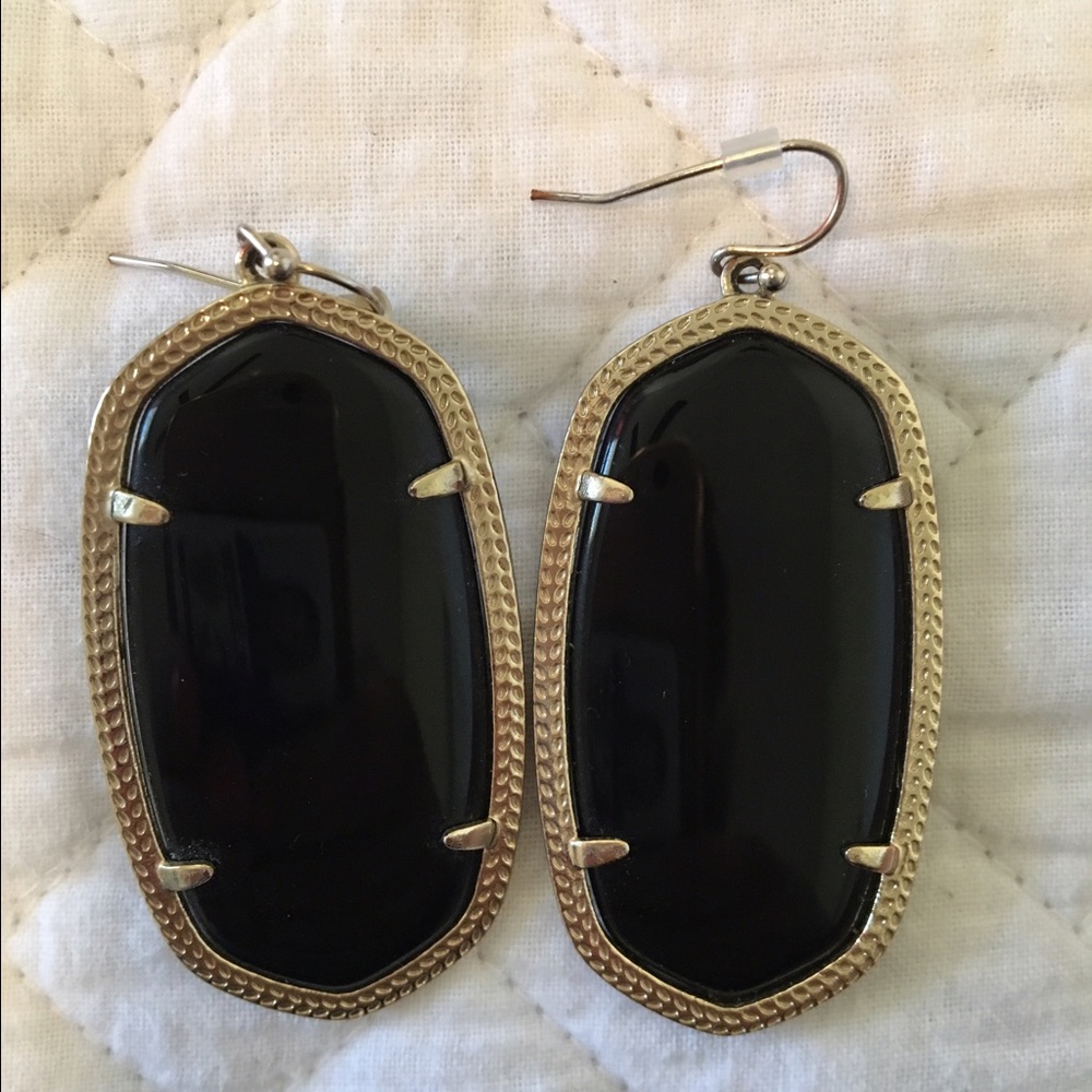 Kendra Scott Danielle Earrings.