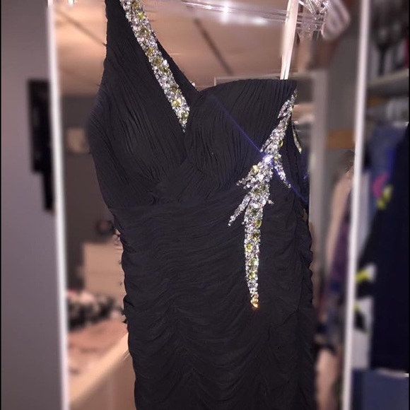 BLACK SHORT FORMAL DRESS - Picture 1 of 2