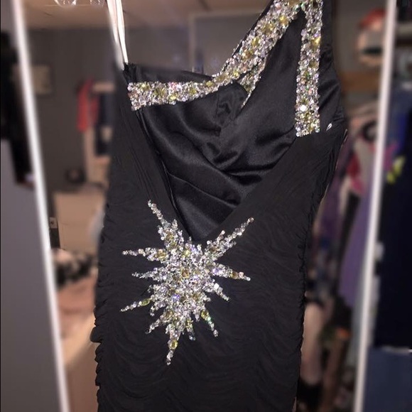 BLACK SHORT FORMAL DRESS - Picture 2 of 2