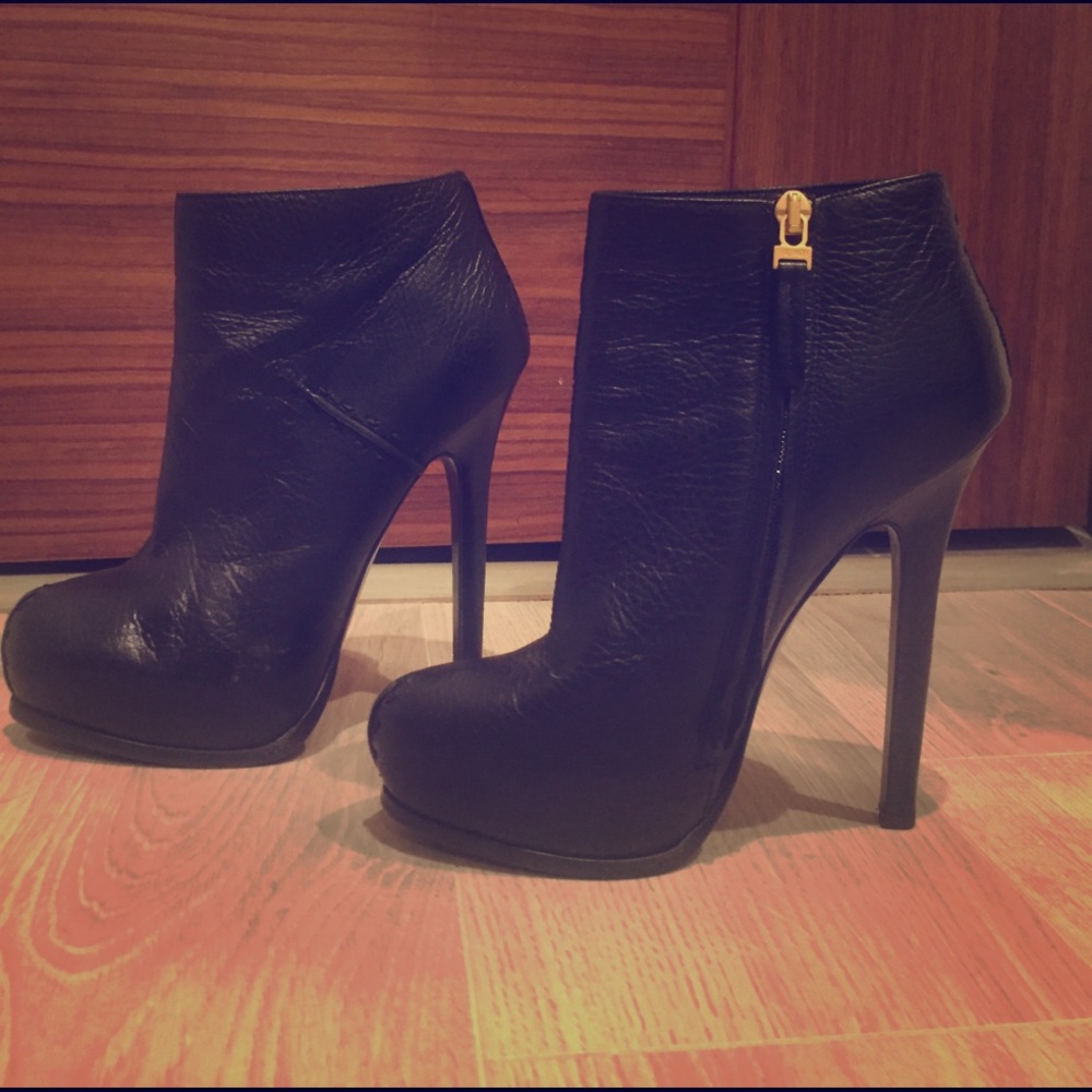 Fendi leather black leather booties