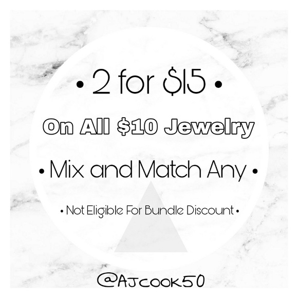 💕2 for $15💕Pineapple Earrings - Picture 4 of 4