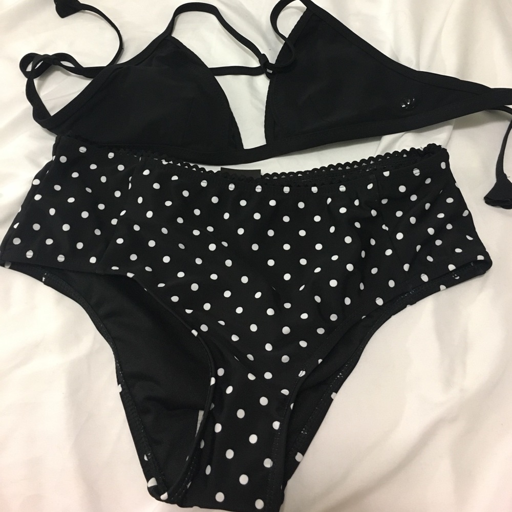 Swim set. Lululemon and black poppy