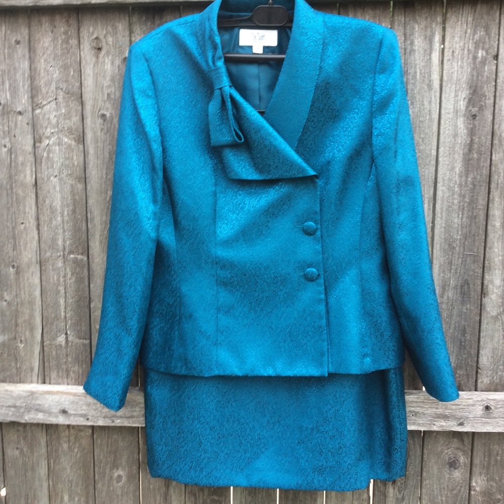 Le suit petite jacket and skirt set