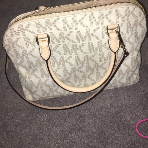 Adorable Michael Kors satchel/tote! 💗 - Picture 3 of 3