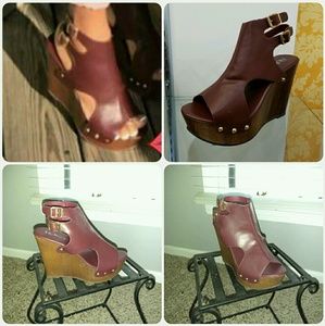 Burgundy Wedge