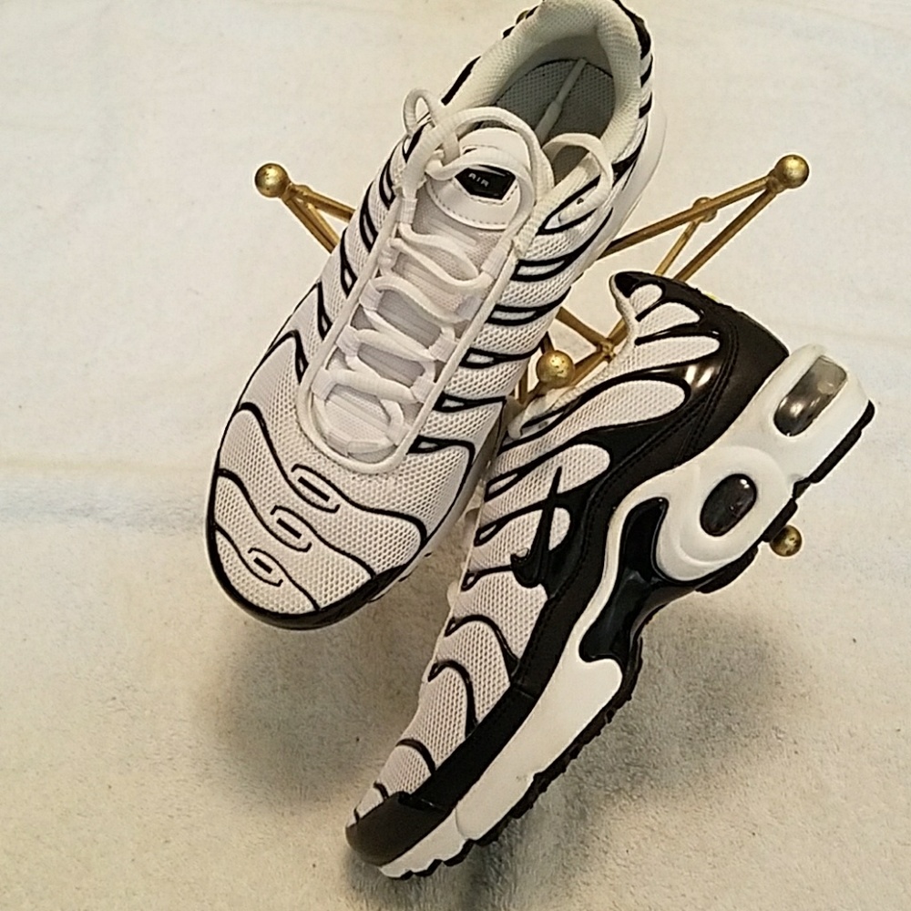 ***SOLD*** NIKE - Picture 2 of 4